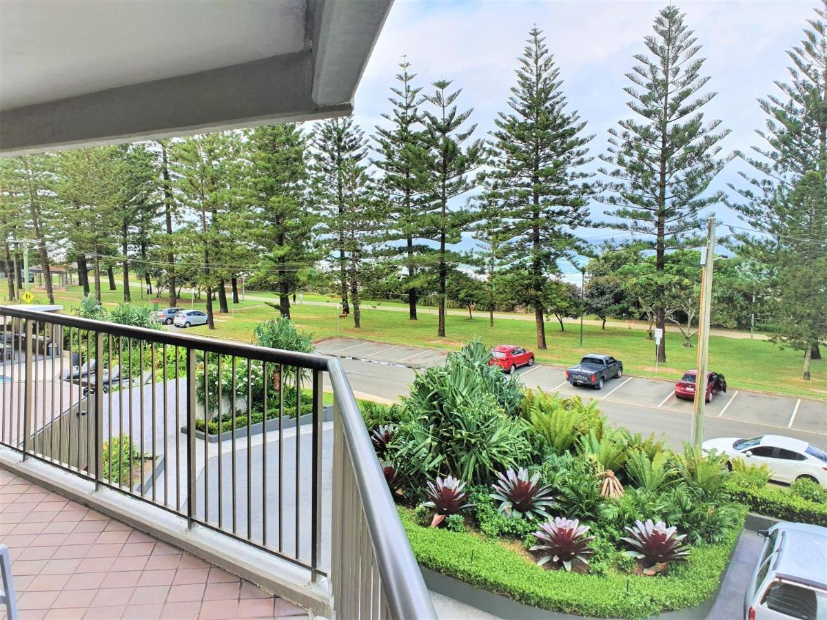 Burleigh Esplanade Apartments Guldkusten Exteriör bild